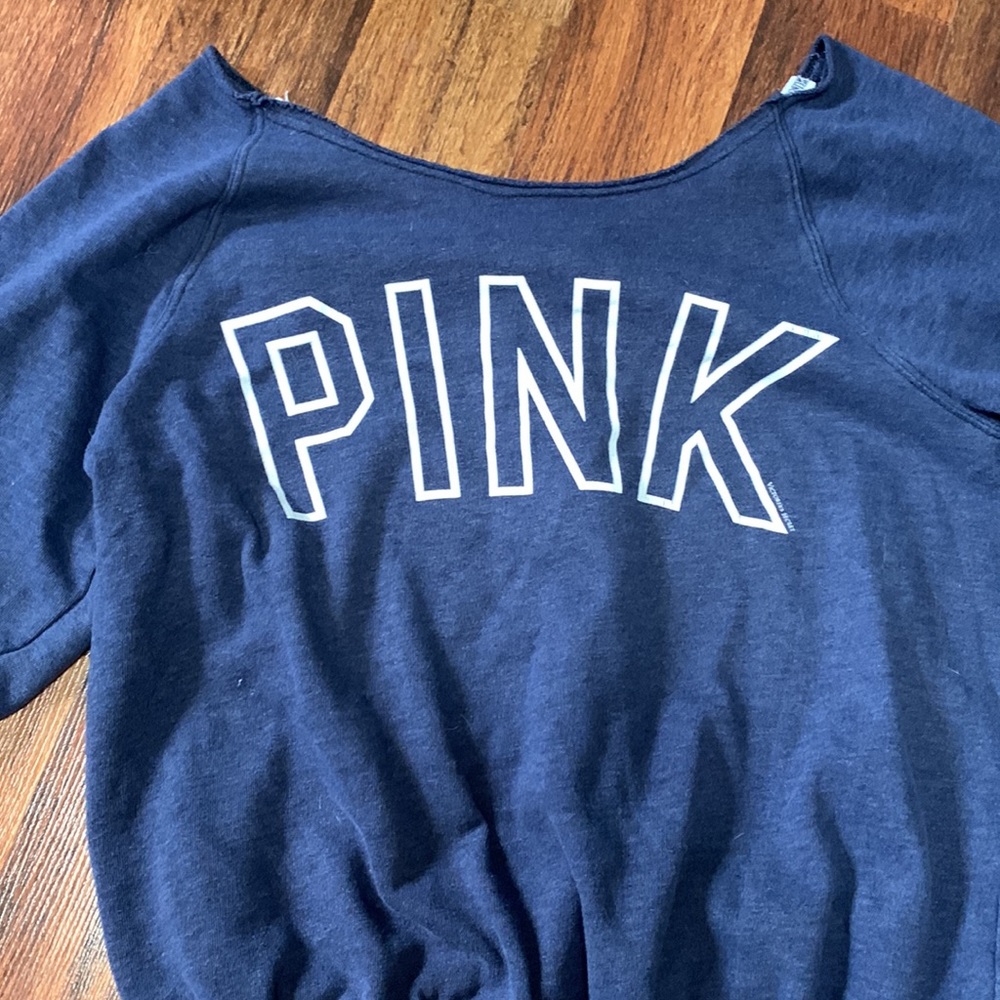 VS Pink ‘86 navy cropped oversized sweatshirt, scooped neck szS, good condition - Picture 2 of 5